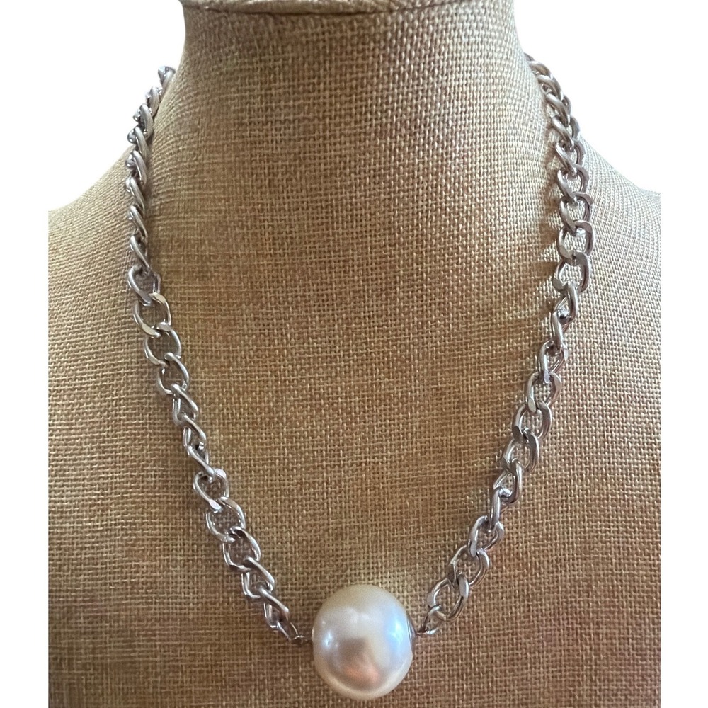 Silver Tone Chunky Curb‎ Chain Necklace Oversized Faux Pearl Pendant Chunky